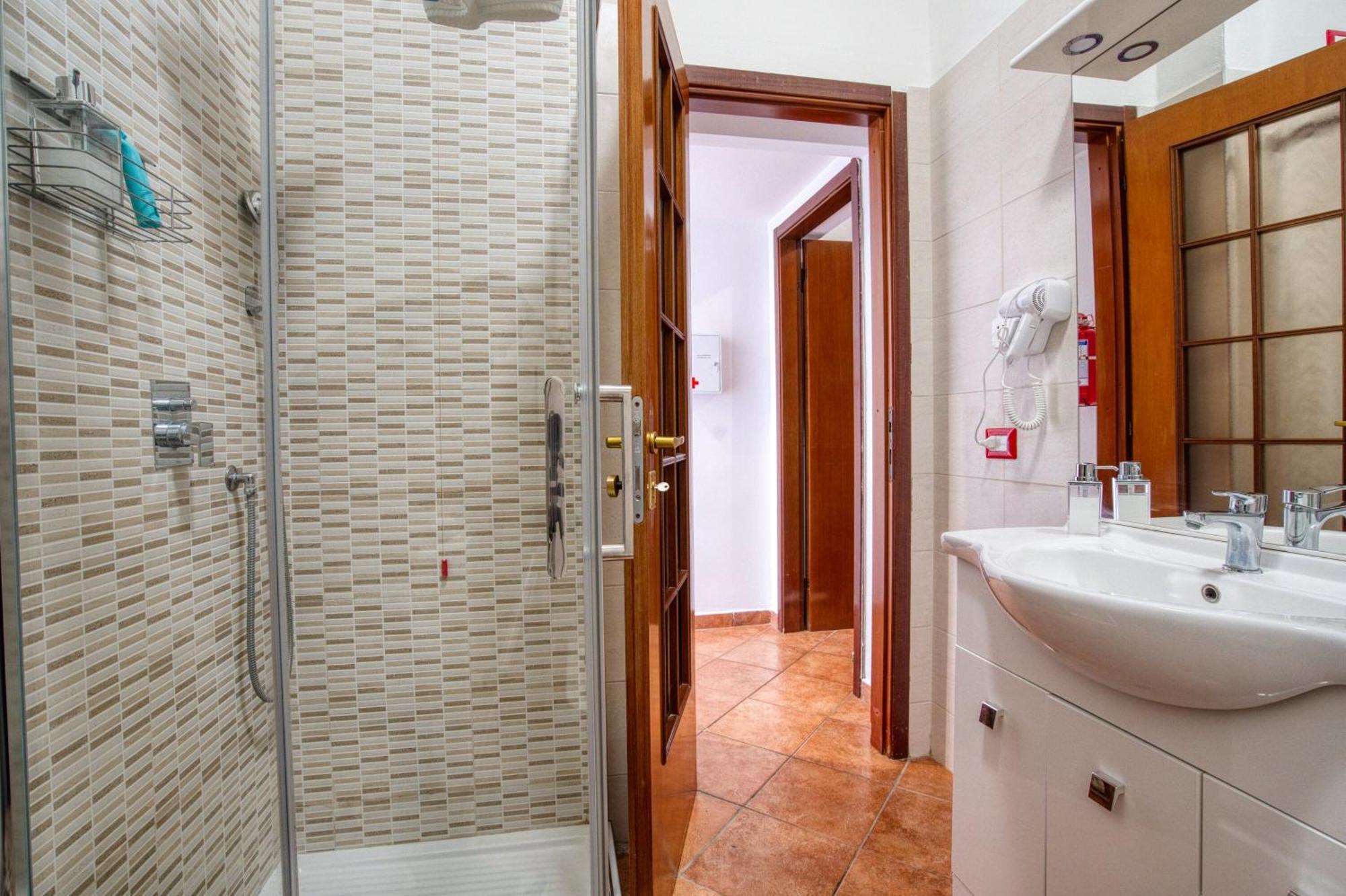 Dieghouse - Monolocale Con Cortile In Corte Lombarda Vicino Al Centro Monza Buitenkant foto