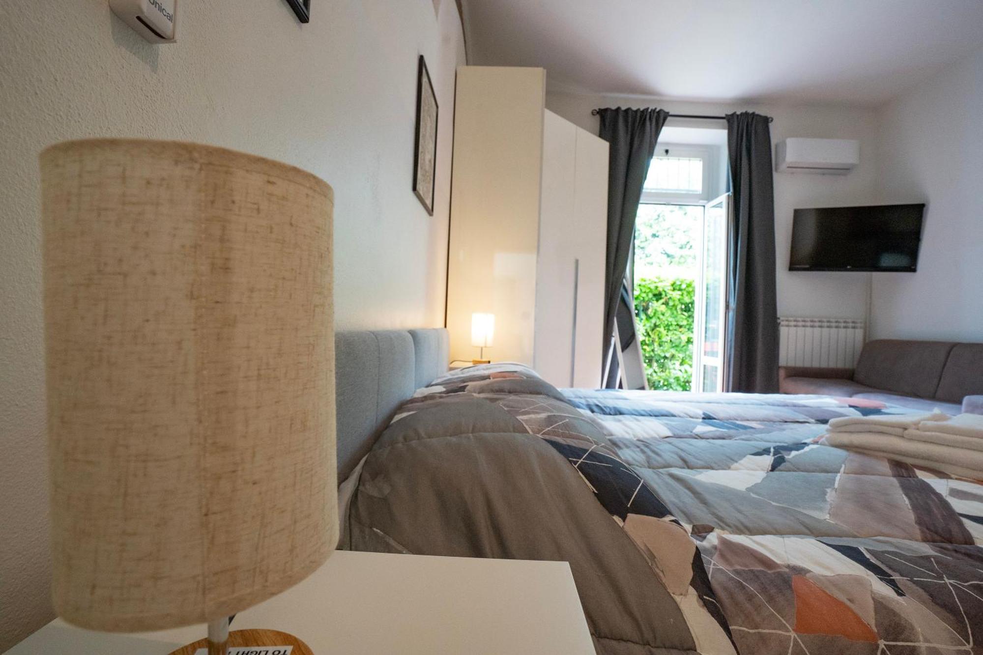 Dieghouse - Monolocale Con Cortile In Corte Lombarda Vicino Al Centro Monza Buitenkant foto