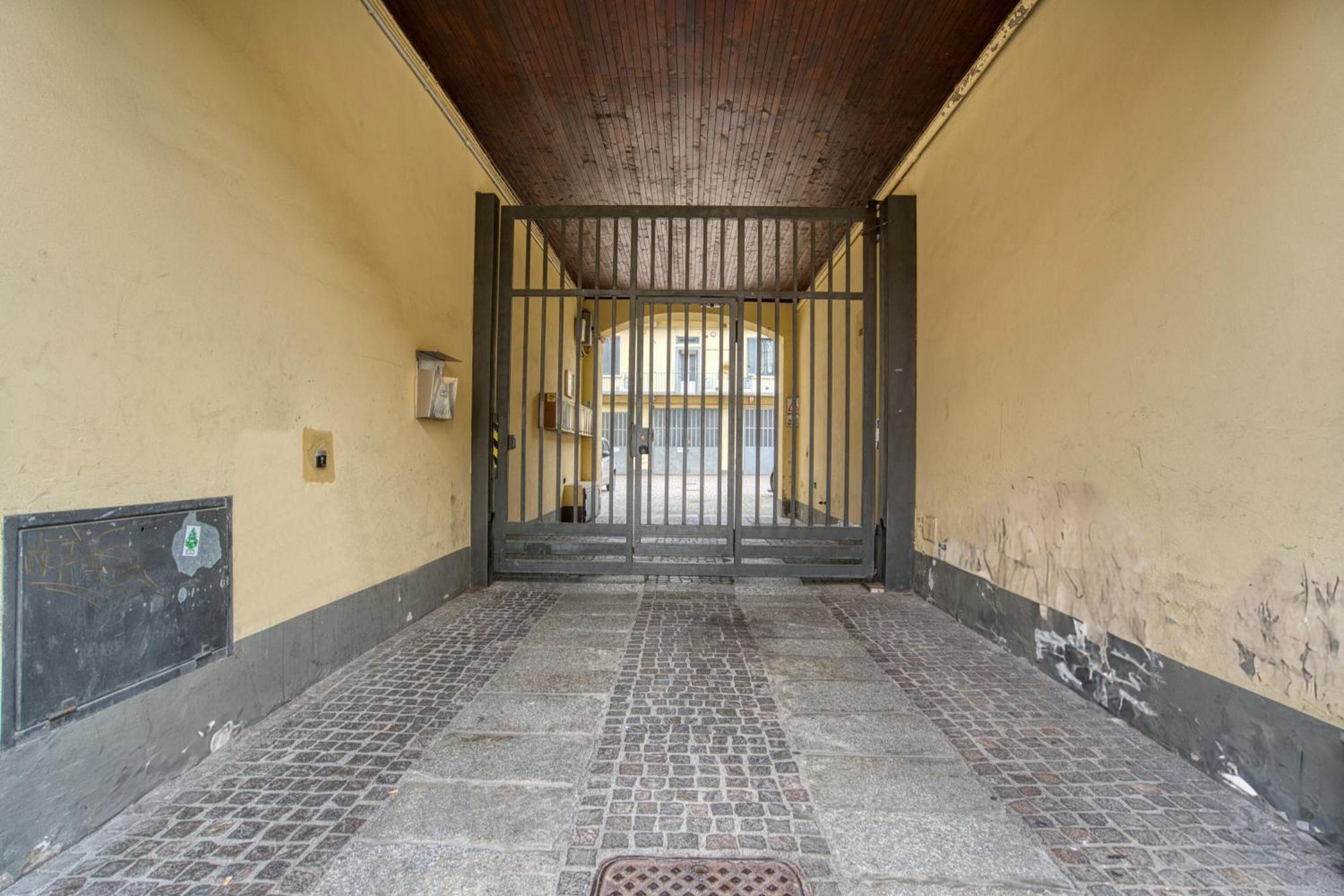 Dieghouse - Monolocale Con Cortile In Corte Lombarda Vicino Al Centro Monza Buitenkant foto