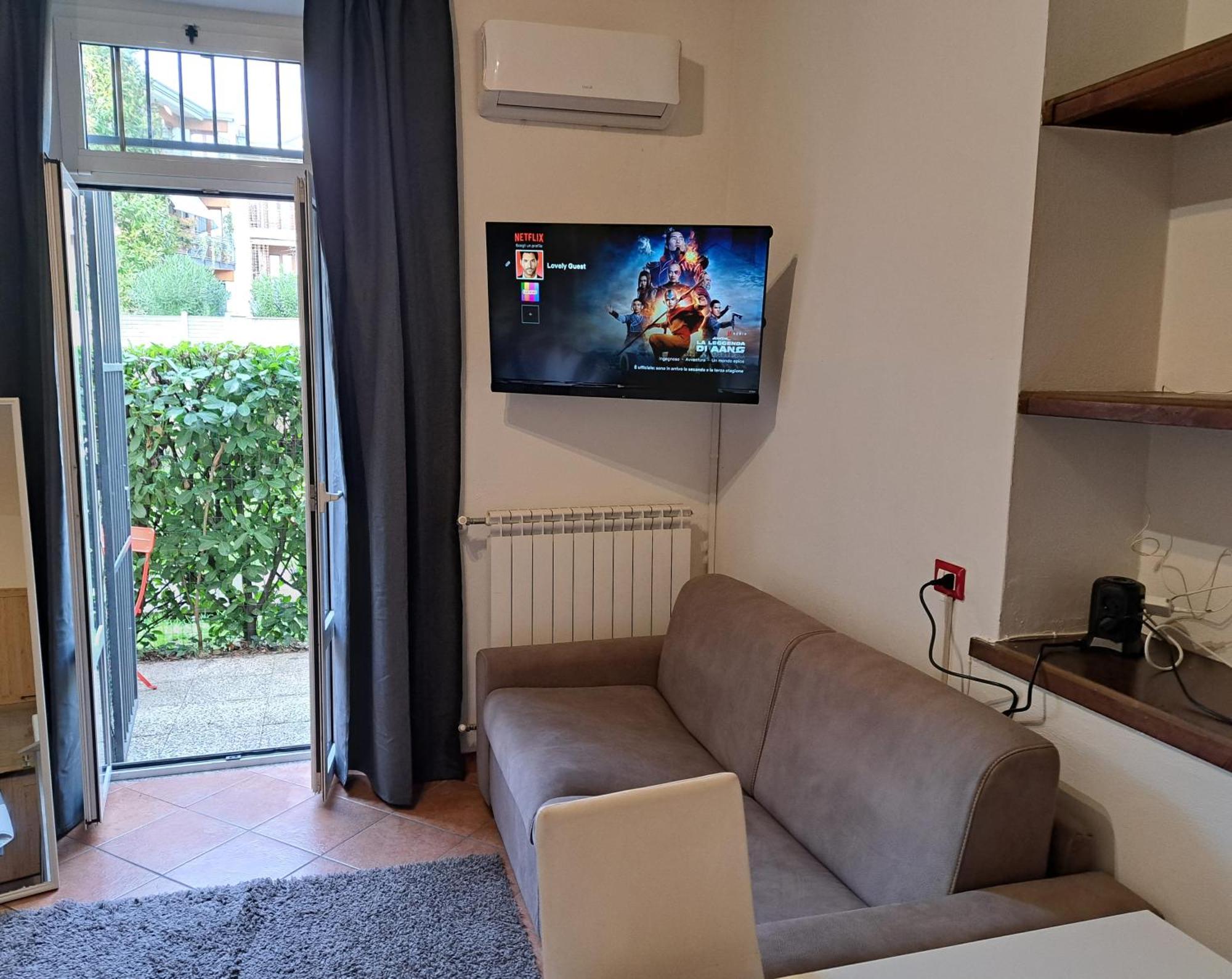 Dieghouse - Monolocale Con Cortile In Corte Lombarda Vicino Al Centro Monza Buitenkant foto
